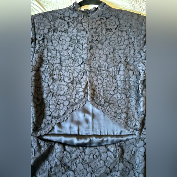 Navy Lace open back dress sz 10 although fits like a sz 6 - Picture 5 of 6